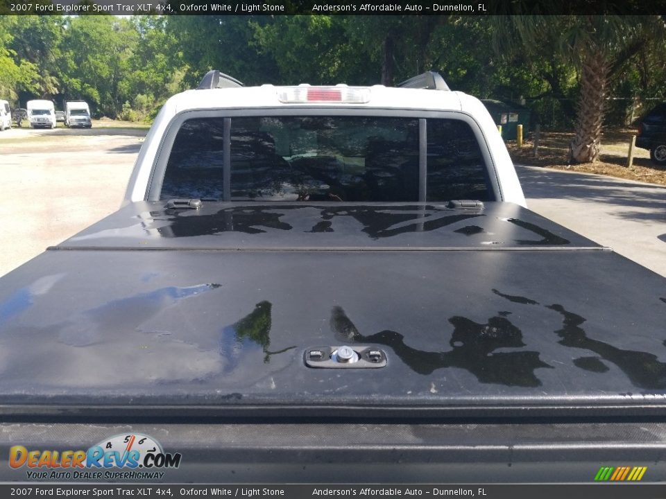 2007 Ford Explorer Sport Trac XLT 4x4 Oxford White / Light Stone Photo #19
