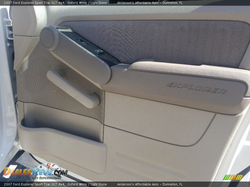 2007 Ford Explorer Sport Trac XLT 4x4 Oxford White / Light Stone Photo #20