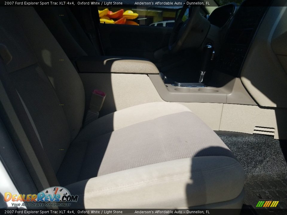 2007 Ford Explorer Sport Trac XLT 4x4 Oxford White / Light Stone Photo #21