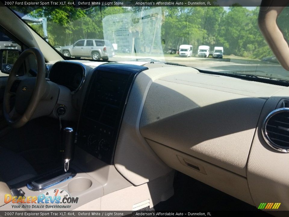 2007 Ford Explorer Sport Trac XLT 4x4 Oxford White / Light Stone Photo #22