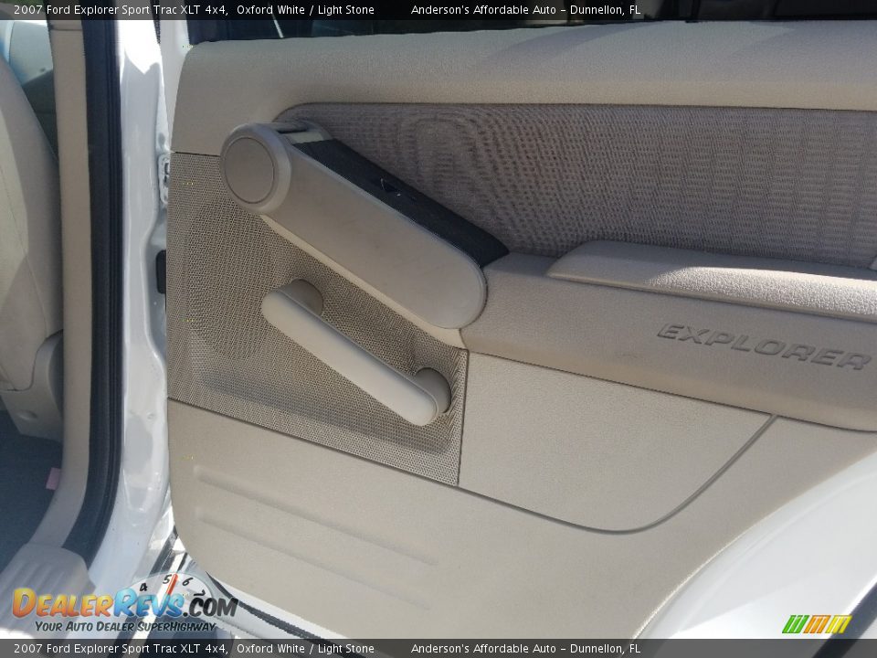 2007 Ford Explorer Sport Trac XLT 4x4 Oxford White / Light Stone Photo #23