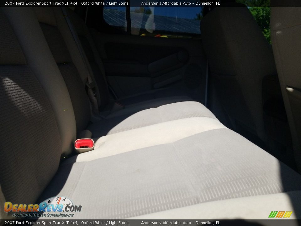 2007 Ford Explorer Sport Trac XLT 4x4 Oxford White / Light Stone Photo #24
