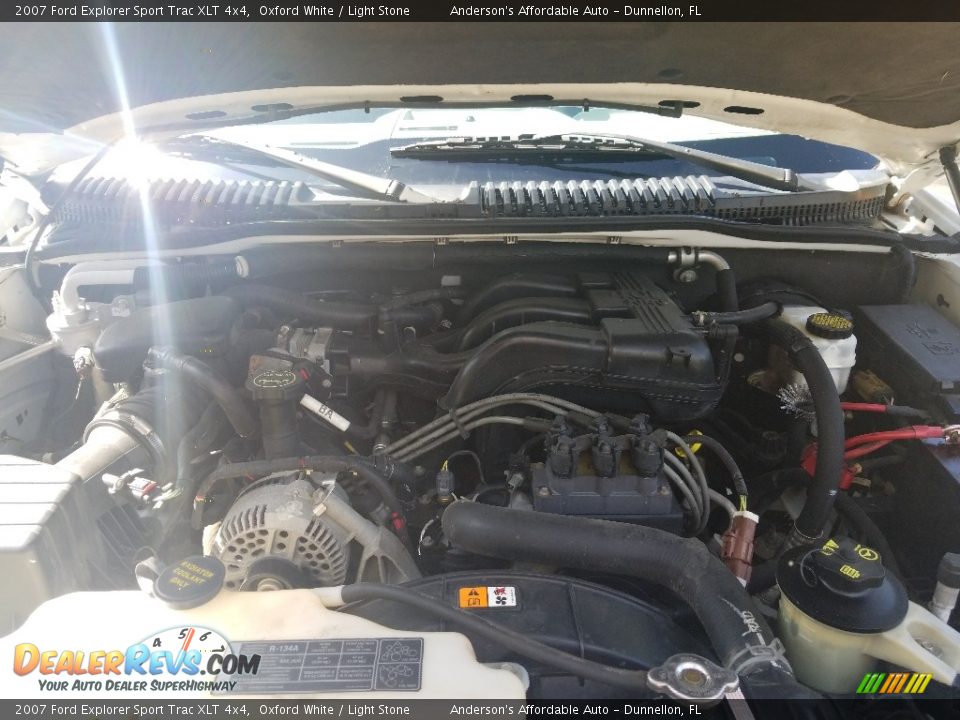 2007 Ford Explorer Sport Trac XLT 4x4 Oxford White / Light Stone Photo #27