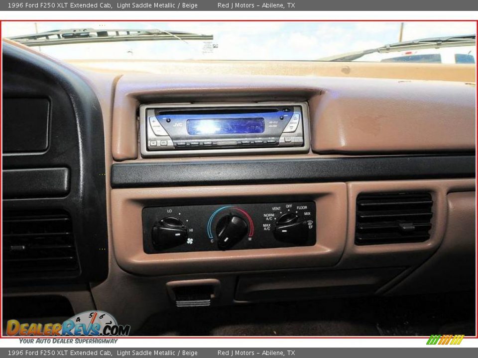 1996 Ford F250 XLT Extended Cab Light Saddle Metallic / Beige Photo #25