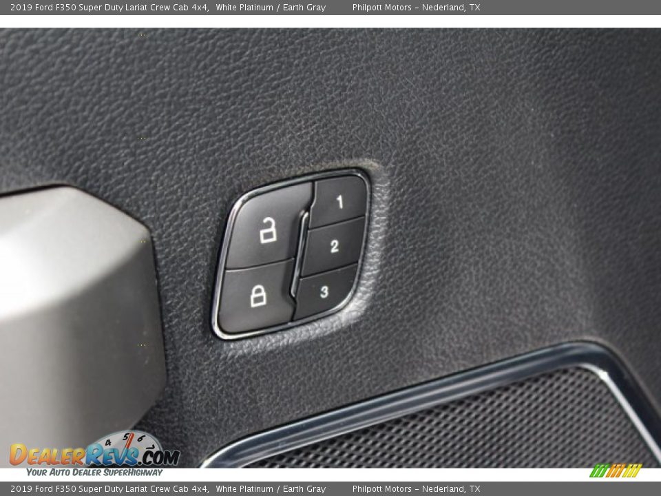 2019 Ford F350 Super Duty Lariat Crew Cab 4x4 White Platinum / Earth Gray Photo #11