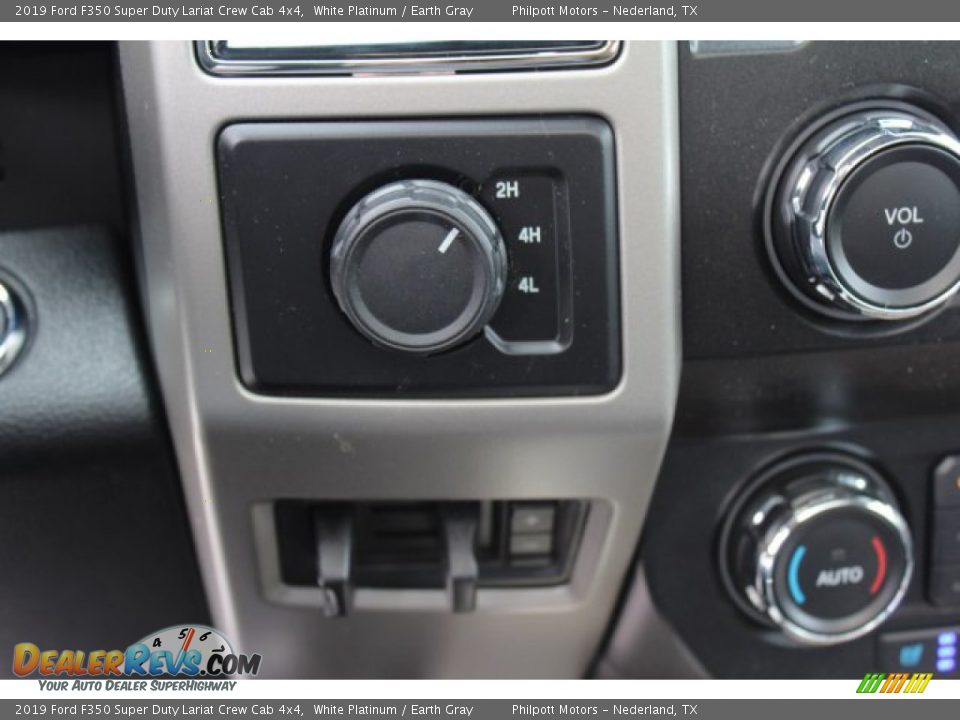2019 Ford F350 Super Duty Lariat Crew Cab 4x4 White Platinum / Earth Gray Photo #19