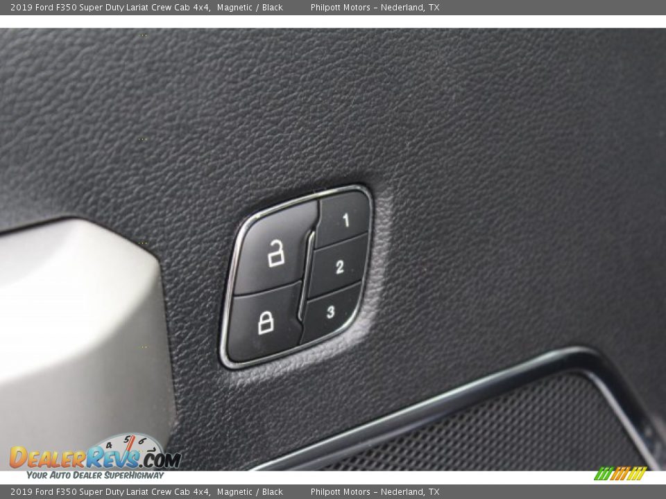 2019 Ford F350 Super Duty Lariat Crew Cab 4x4 Magnetic / Black Photo #11