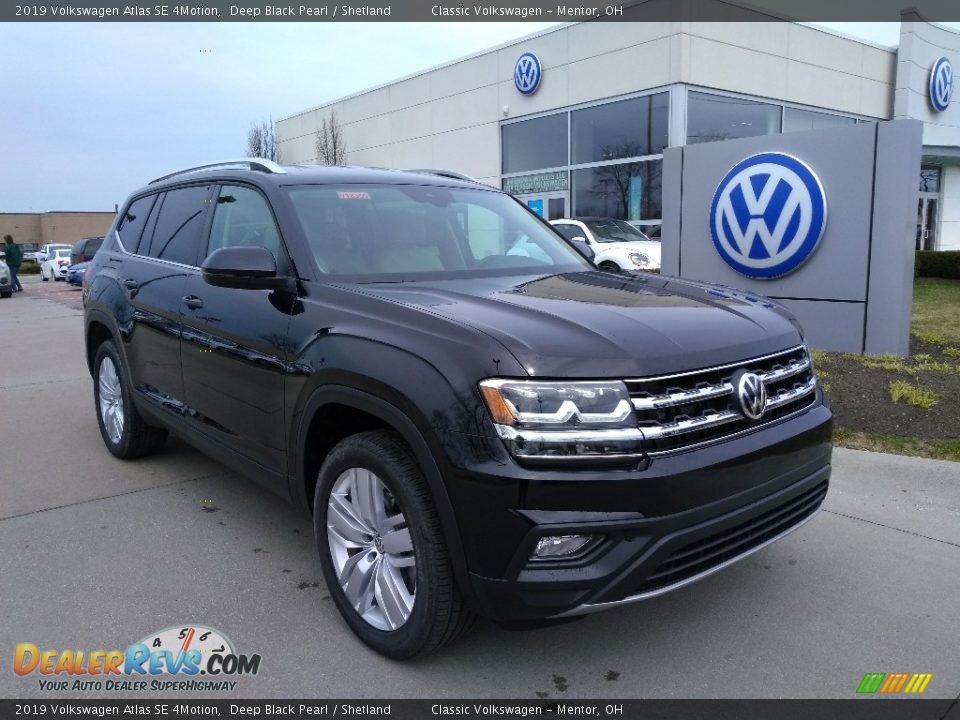 Front 3/4 View of 2019 Volkswagen Atlas SE 4Motion Photo #1