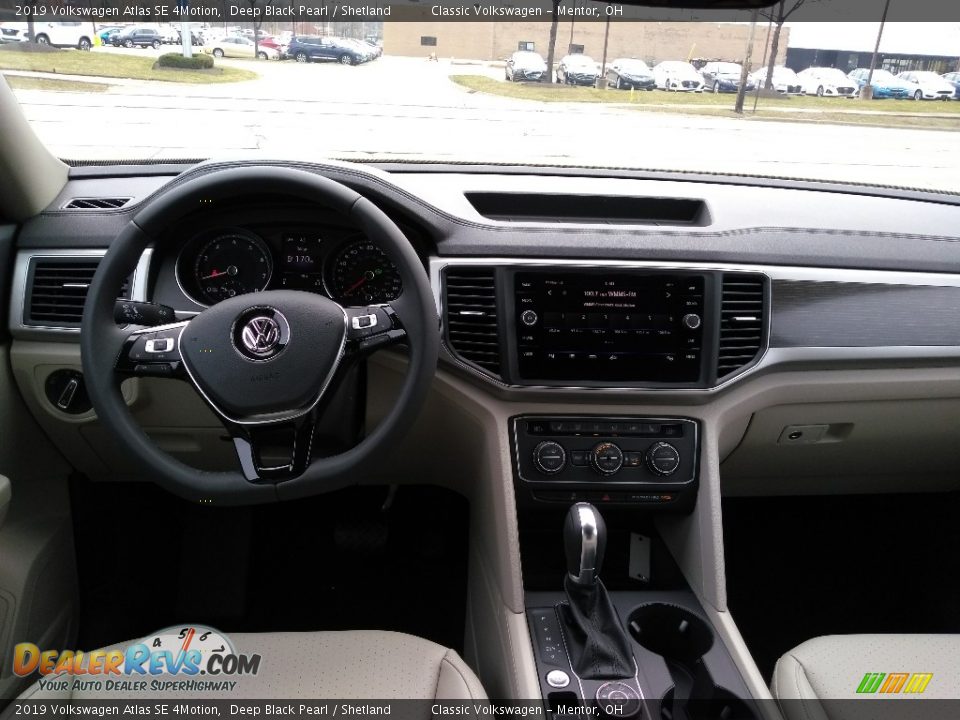 2019 Volkswagen Atlas SE 4Motion Deep Black Pearl / Shetland Photo #4