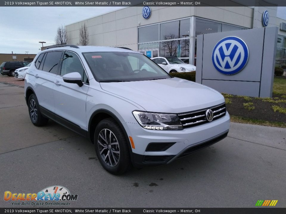 Front 3/4 View of 2019 Volkswagen Tiguan SE 4MOTION Photo #1