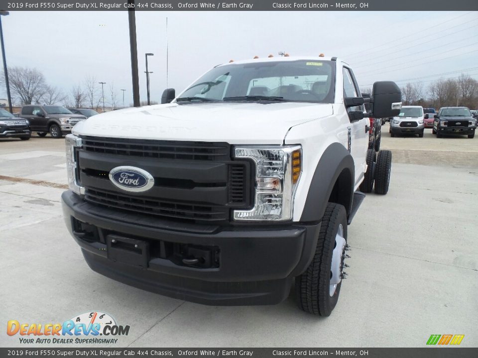 2019 Ford F550 Super Duty XL Regular Cab 4x4 Chassis Oxford White / Earth Gray Photo #1