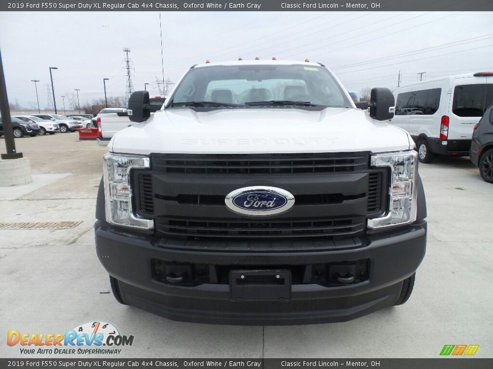 2019 Ford F550 Super Duty XL Regular Cab 4x4 Chassis Oxford White / Earth Gray Photo #2