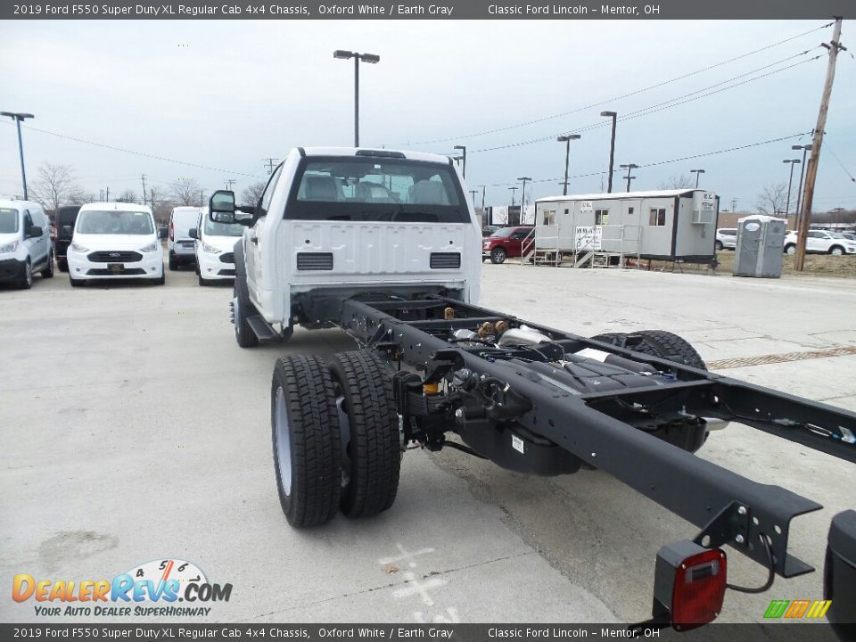 2019 Ford F550 Super Duty XL Regular Cab 4x4 Chassis Oxford White / Earth Gray Photo #3