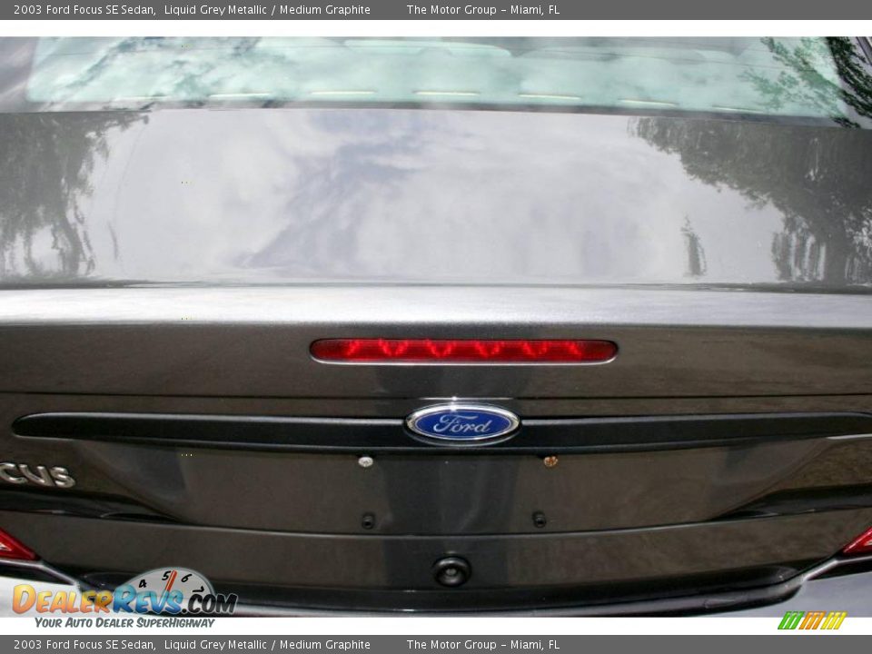 2003 Ford Focus SE Sedan Liquid Grey Metallic / Medium Graphite Photo #6