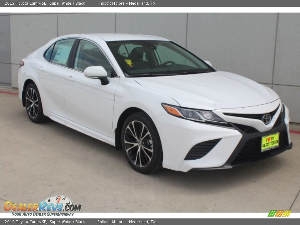 2019 Toyota Camry SE Super White / Black Photo #2