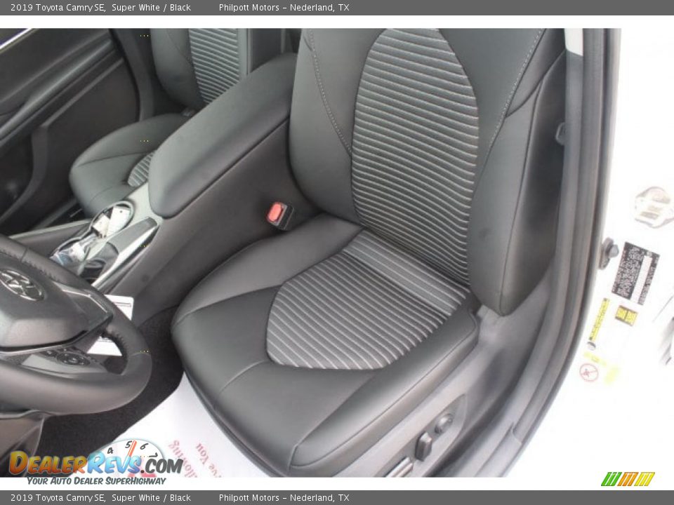 2019 Toyota Camry SE Super White / Black Photo #10