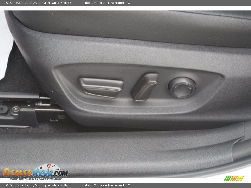 2019 Toyota Camry SE Super White / Black Photo #11