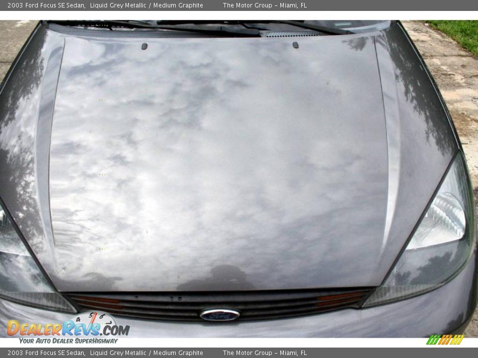 2003 Ford Focus SE Sedan Liquid Grey Metallic / Medium Graphite Photo #12