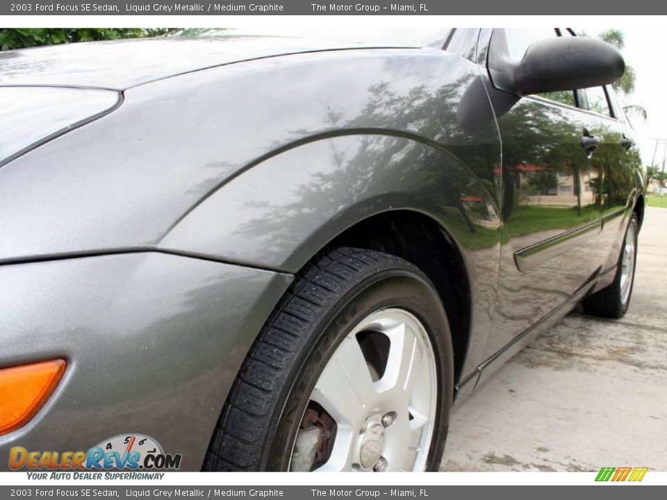 2003 Ford Focus SE Sedan Liquid Grey Metallic / Medium Graphite Photo #13