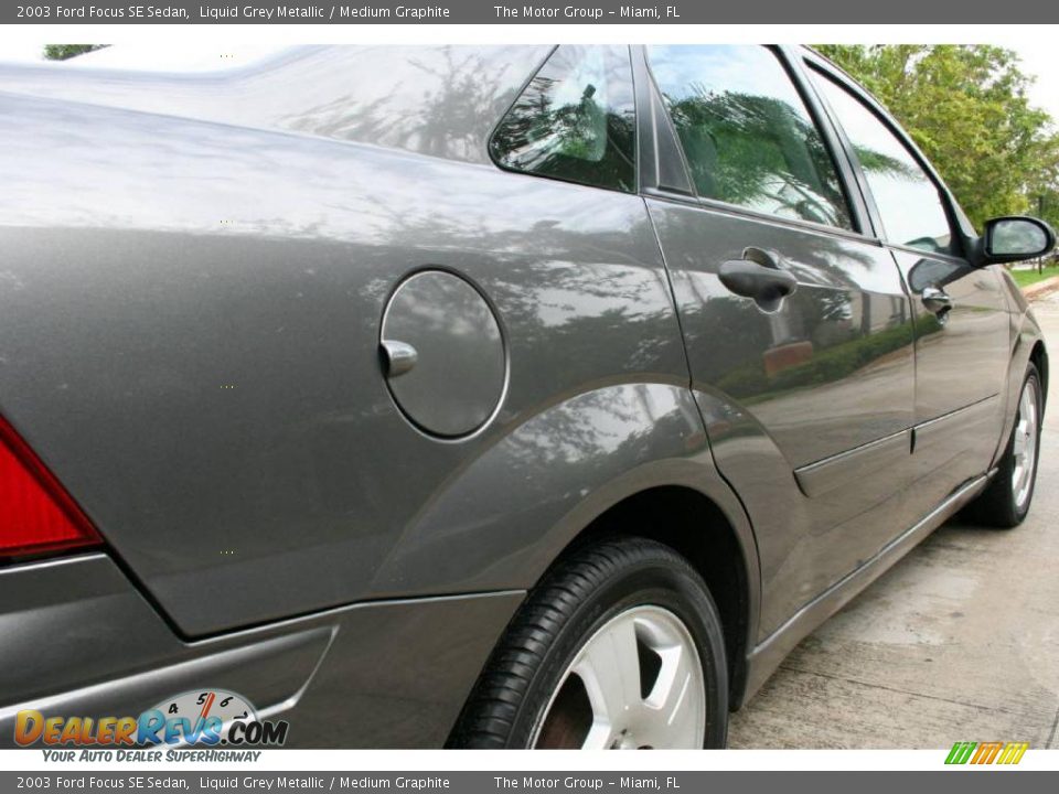 2003 Ford Focus SE Sedan Liquid Grey Metallic / Medium Graphite Photo #15