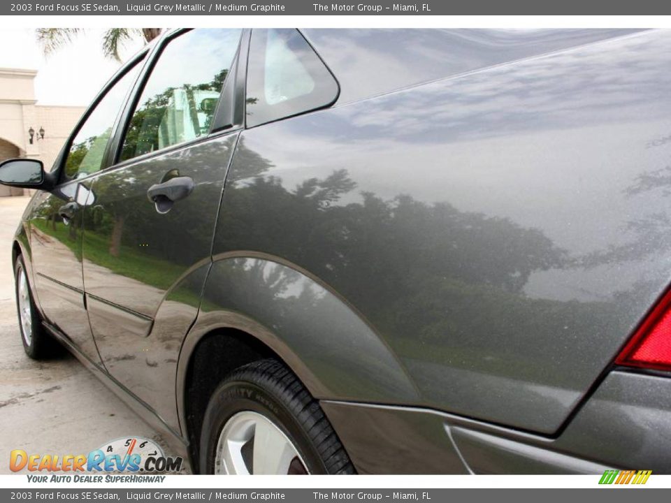 2003 Ford Focus SE Sedan Liquid Grey Metallic / Medium Graphite Photo #16
