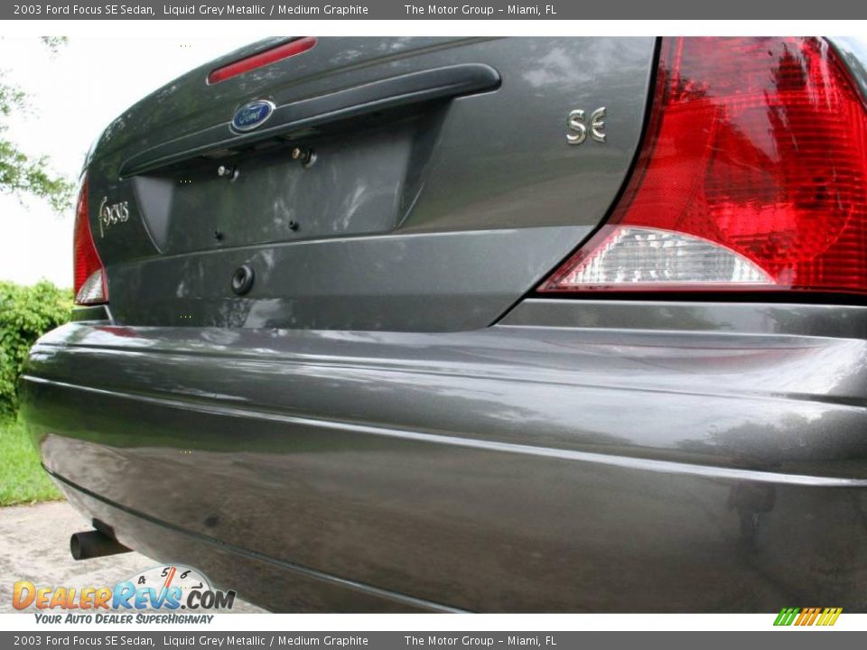 2003 Ford Focus SE Sedan Liquid Grey Metallic / Medium Graphite Photo #18