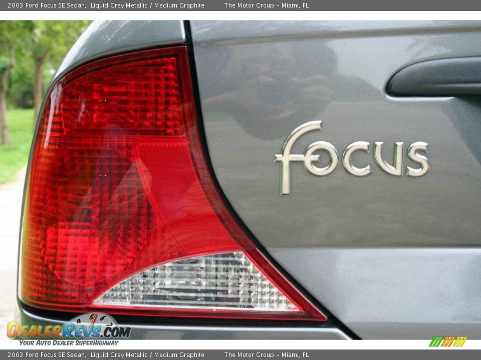 2003 Ford Focus SE Sedan Liquid Grey Metallic / Medium Graphite Photo #23