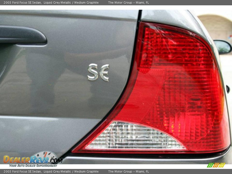 2003 Ford Focus SE Sedan Liquid Grey Metallic / Medium Graphite Photo #24