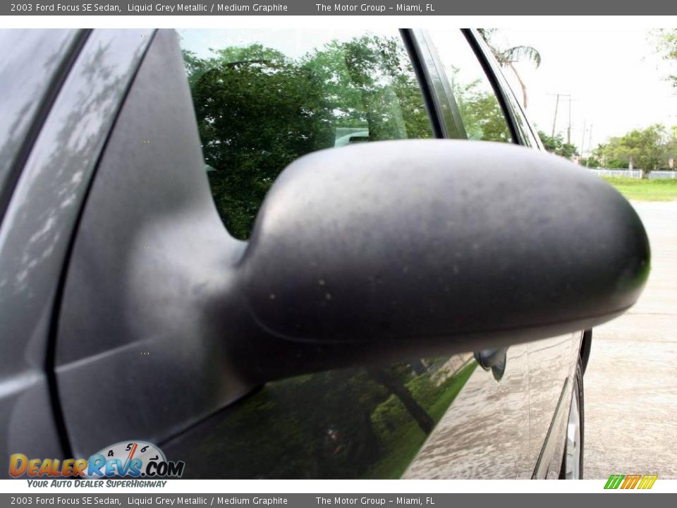 2003 Ford Focus SE Sedan Liquid Grey Metallic / Medium Graphite Photo #26