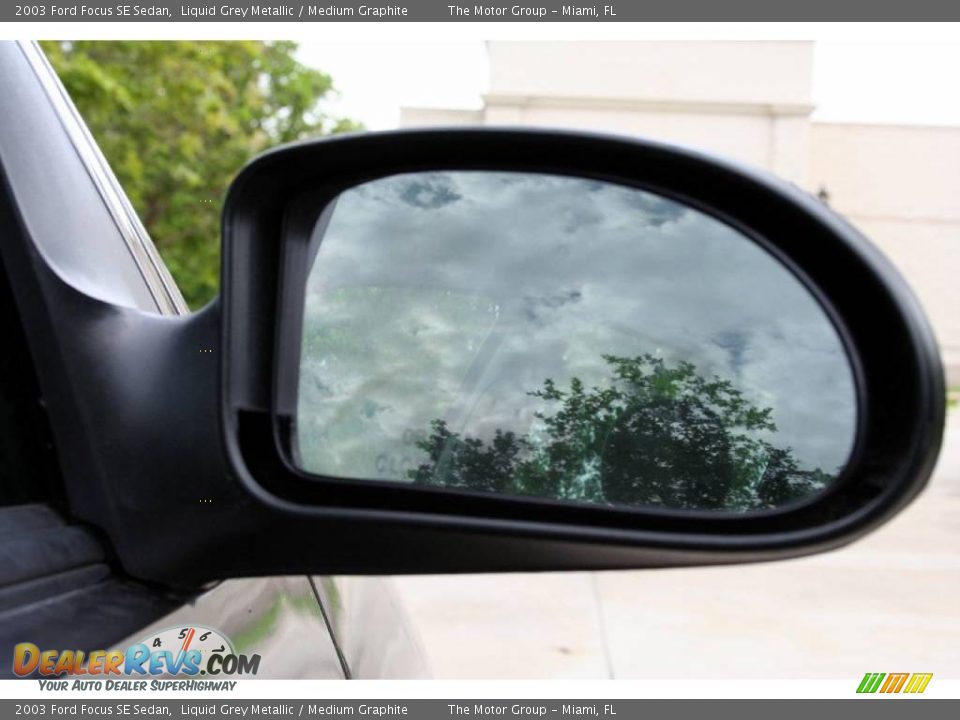 2003 Ford Focus SE Sedan Liquid Grey Metallic / Medium Graphite Photo #28