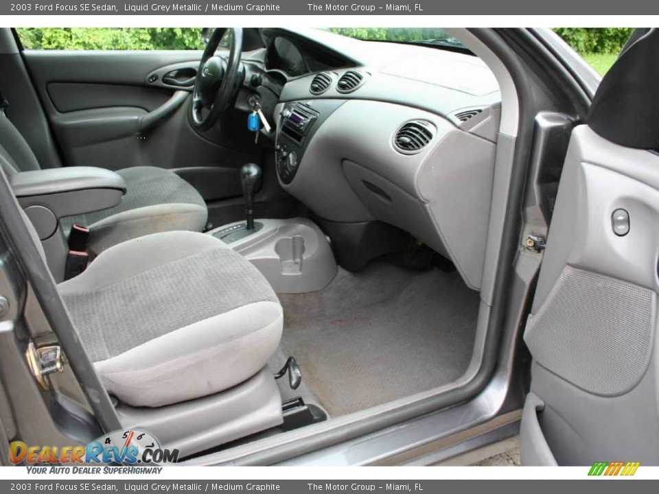2003 Ford Focus SE Sedan Liquid Grey Metallic / Medium Graphite Photo #30