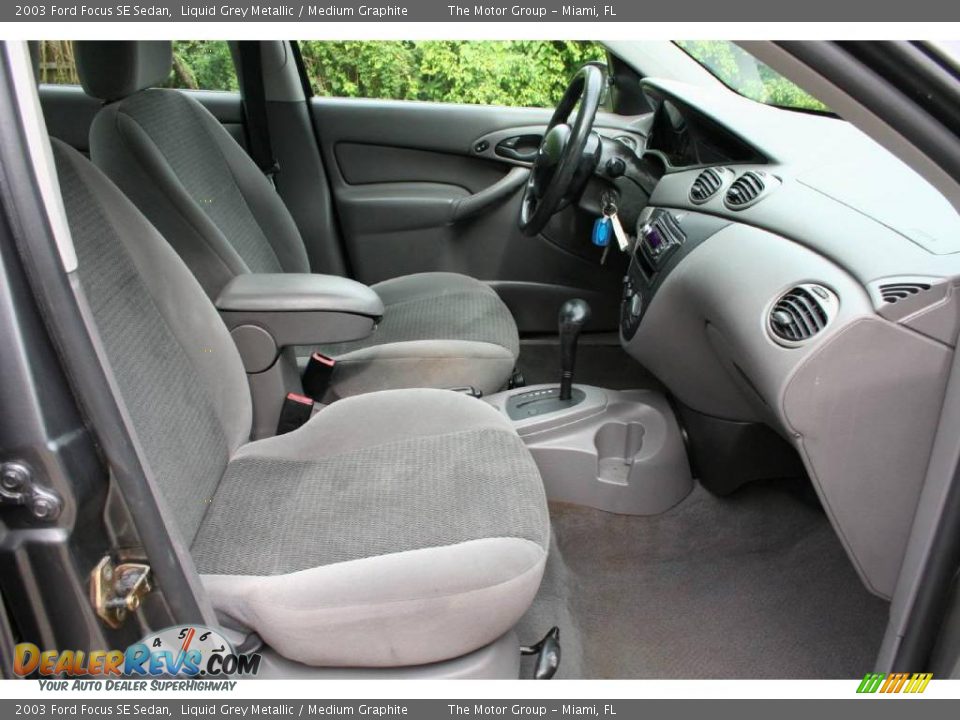 2003 Ford Focus SE Sedan Liquid Grey Metallic / Medium Graphite Photo #34
