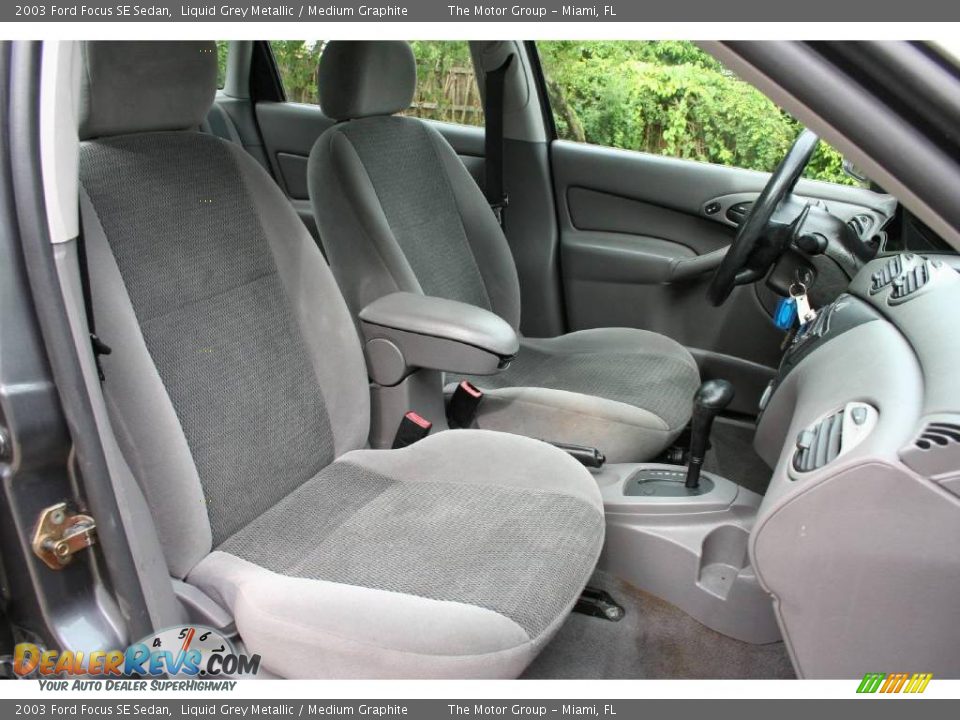 2003 Ford Focus SE Sedan Liquid Grey Metallic / Medium Graphite Photo #36
