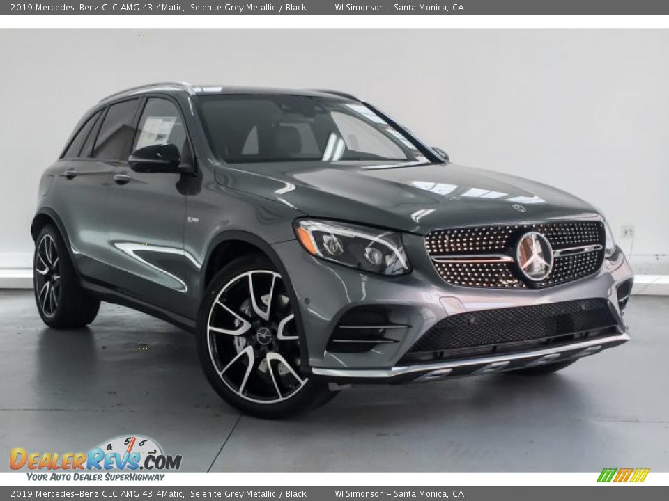 Front 3/4 View of 2019 Mercedes-Benz GLC AMG 43 4Matic Photo #12