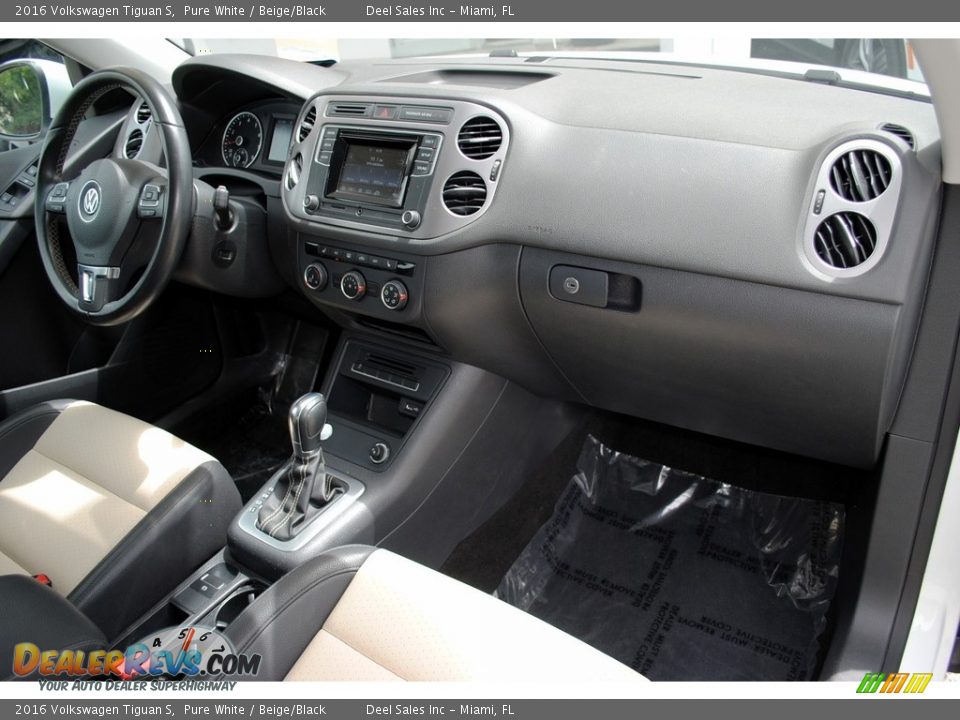 2016 Volkswagen Tiguan S Pure White / Beige/Black Photo #16