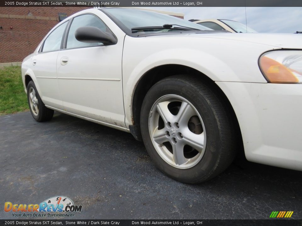 2005 Dodge Stratus SXT Sedan Stone White / Dark Slate Gray Photo #2