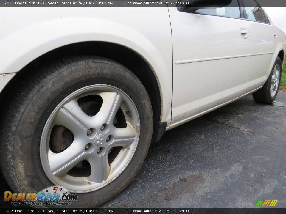 2005 Dodge Stratus SXT Sedan Stone White / Dark Slate Gray Photo #9