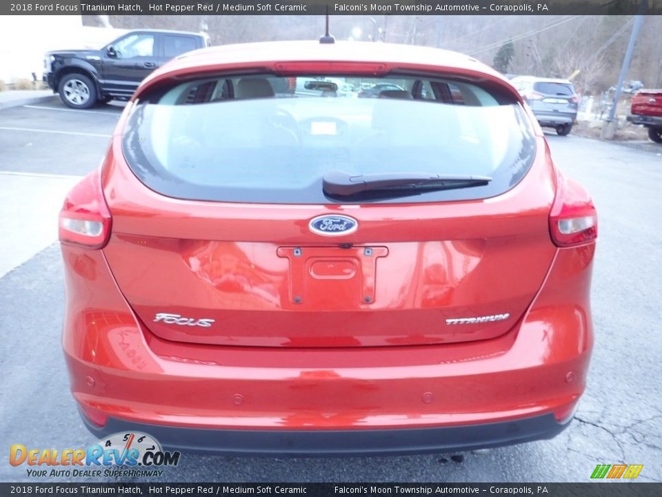 2018 Ford Focus Titanium Hatch Hot Pepper Red / Medium Soft Ceramic Photo #3