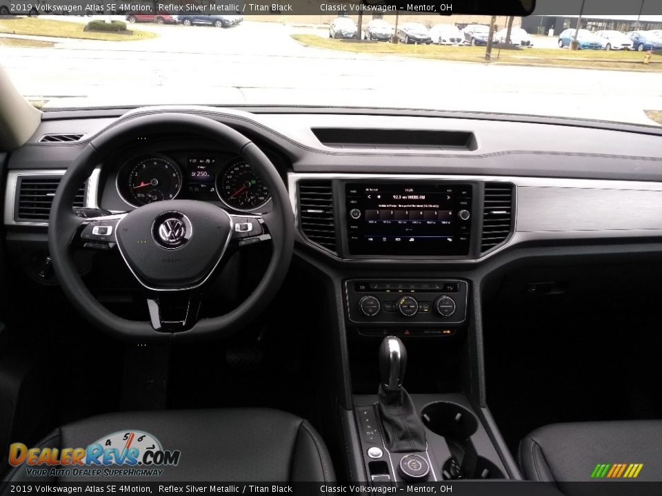 2019 Volkswagen Atlas SE 4Motion Reflex Silver Metallic / Titan Black Photo #4
