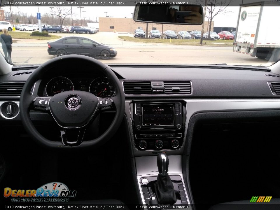 2019 Volkswagen Passat Wolfsburg Reflex Silver Metallic / Titan Black Photo #4