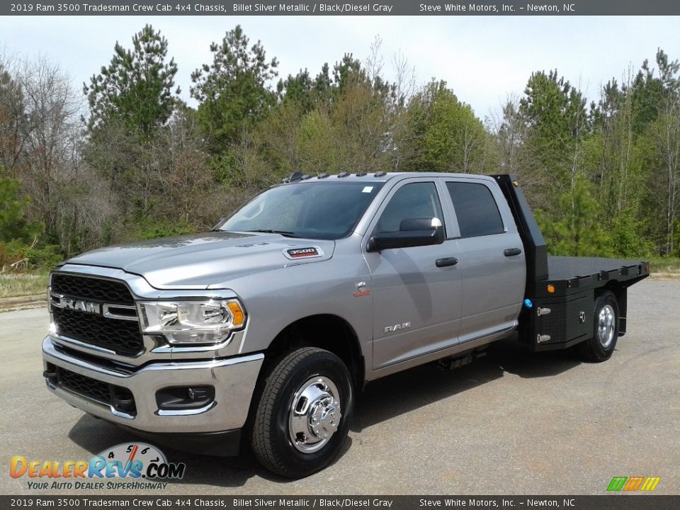 Front 3/4 View of 2019 Ram 3500 Tradesman Crew Cab 4x4 Chassis Photo #2