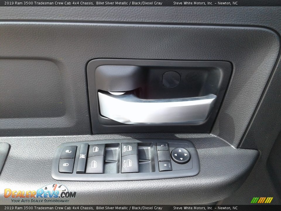 2019 Ram 3500 Tradesman Crew Cab 4x4 Chassis Billet Silver Metallic / Black/Diesel Gray Photo #9
