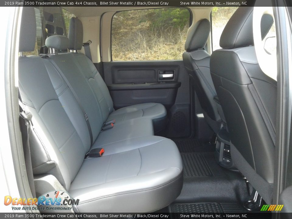 2019 Ram 3500 Tradesman Crew Cab 4x4 Chassis Billet Silver Metallic / Black/Diesel Gray Photo #13
