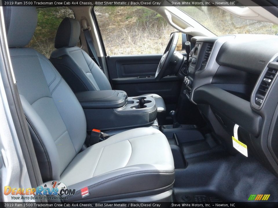 2019 Ram 3500 Tradesman Crew Cab 4x4 Chassis Billet Silver Metallic / Black/Diesel Gray Photo #14