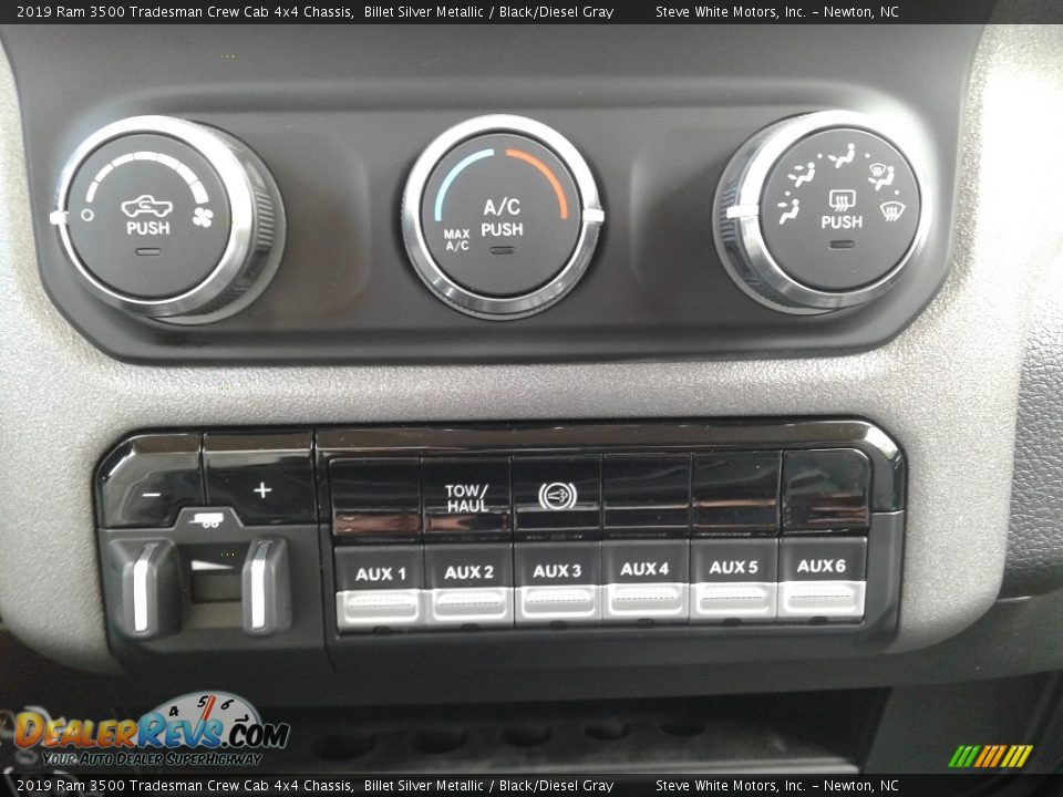 2019 Ram 3500 Tradesman Crew Cab 4x4 Chassis Billet Silver Metallic / Black/Diesel Gray Photo #21