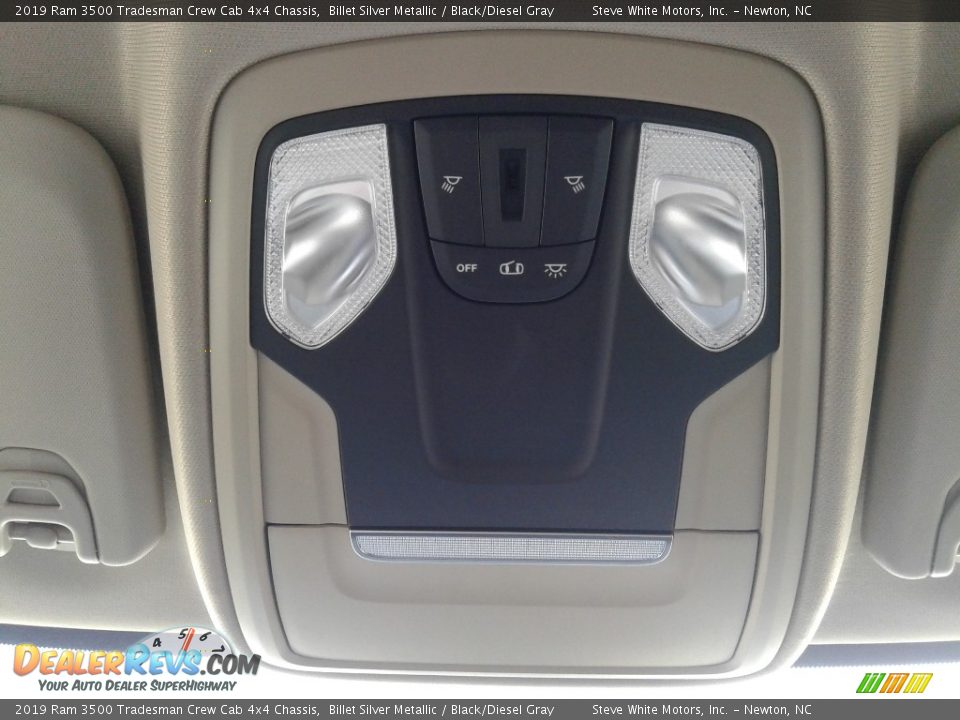2019 Ram 3500 Tradesman Crew Cab 4x4 Chassis Billet Silver Metallic / Black/Diesel Gray Photo #25