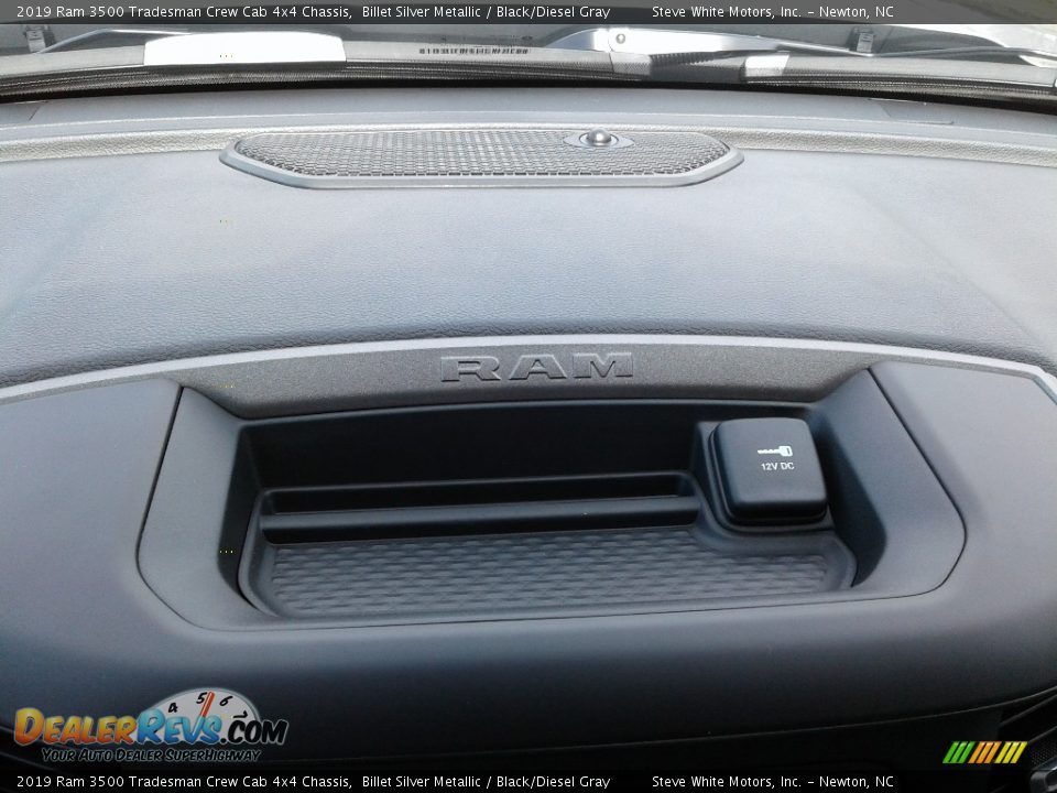 2019 Ram 3500 Tradesman Crew Cab 4x4 Chassis Billet Silver Metallic / Black/Diesel Gray Photo #26