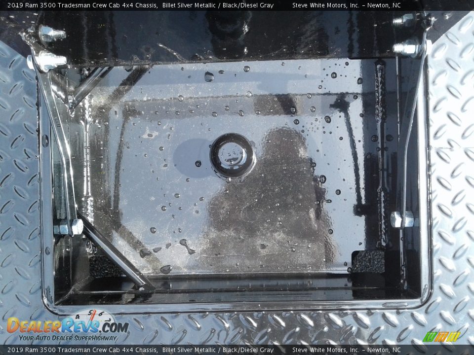 2019 Ram 3500 Tradesman Crew Cab 4x4 Chassis Billet Silver Metallic / Black/Diesel Gray Photo #30