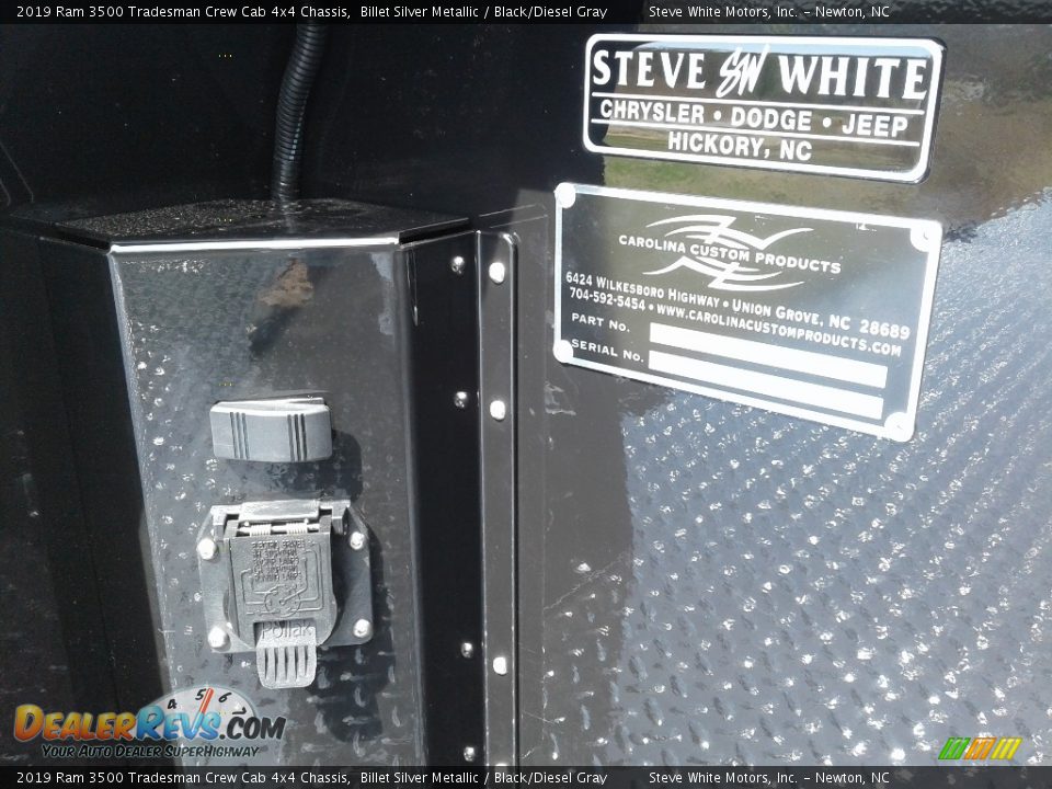 2019 Ram 3500 Tradesman Crew Cab 4x4 Chassis Billet Silver Metallic / Black/Diesel Gray Photo #31