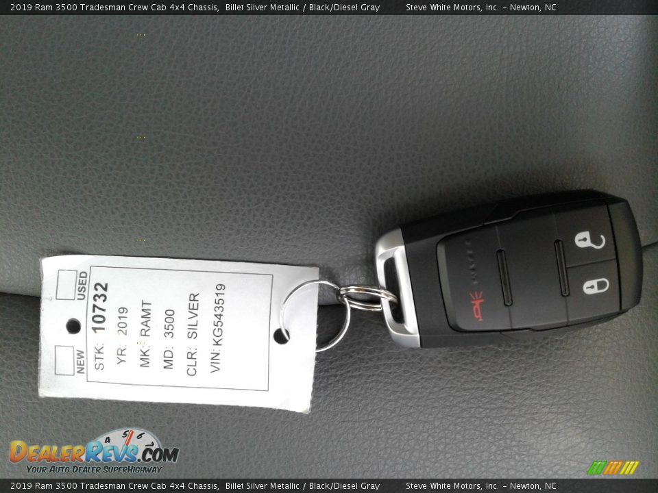 2019 Ram 3500 Tradesman Crew Cab 4x4 Chassis Billet Silver Metallic / Black/Diesel Gray Photo #33